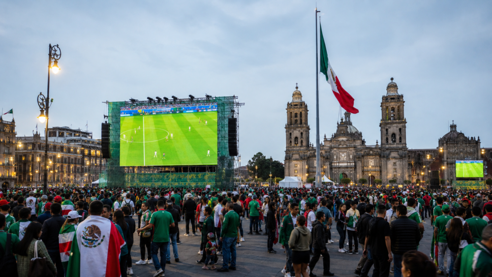 Vecinos y visitantes participan en una actividad cultural de la Ciudad de México